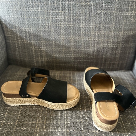 SODA Brand Wedge Type Sandals - Picture 2 of 10
